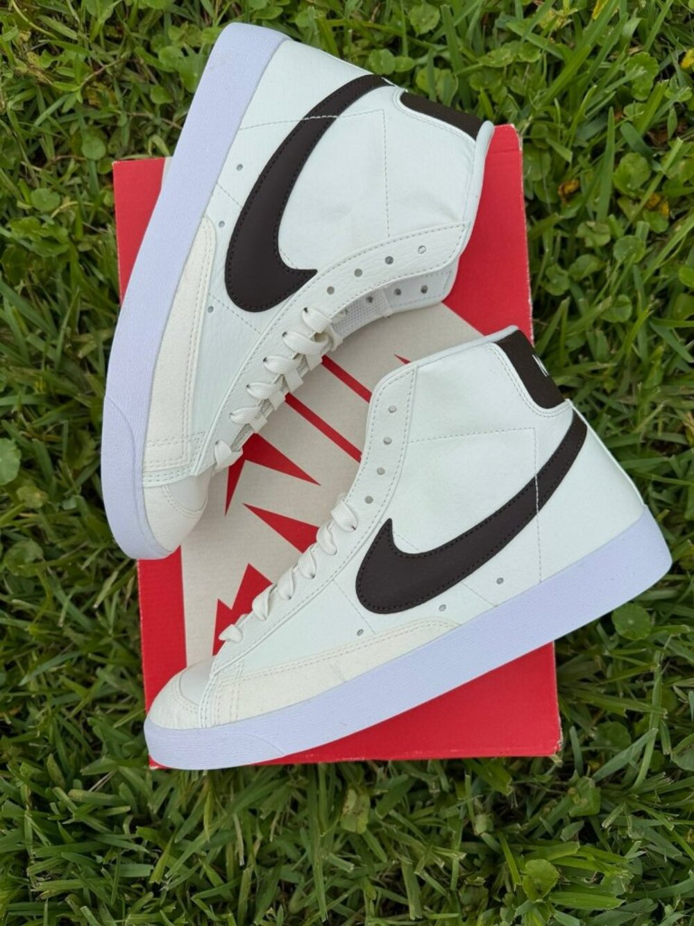 * 10 WOMEN'S NIKE BLAZER MID 77 NATURE DARK BROWN / WHITE DQ4124-107